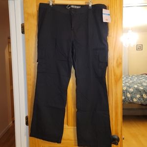 NWT - Womens Dickies relaxed fit cargo pants